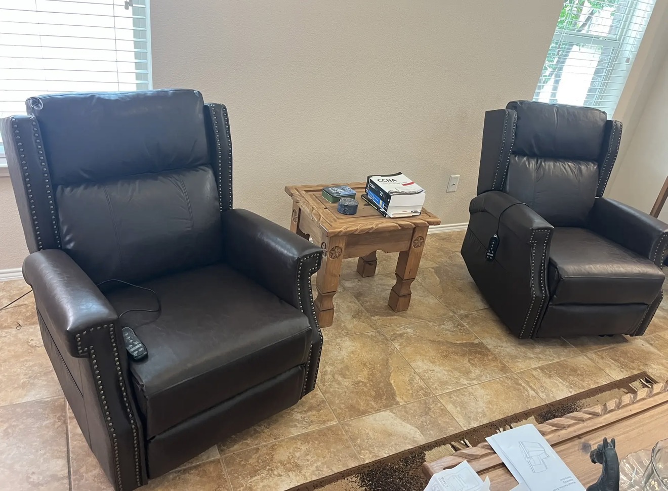 Recliner chairs assembly